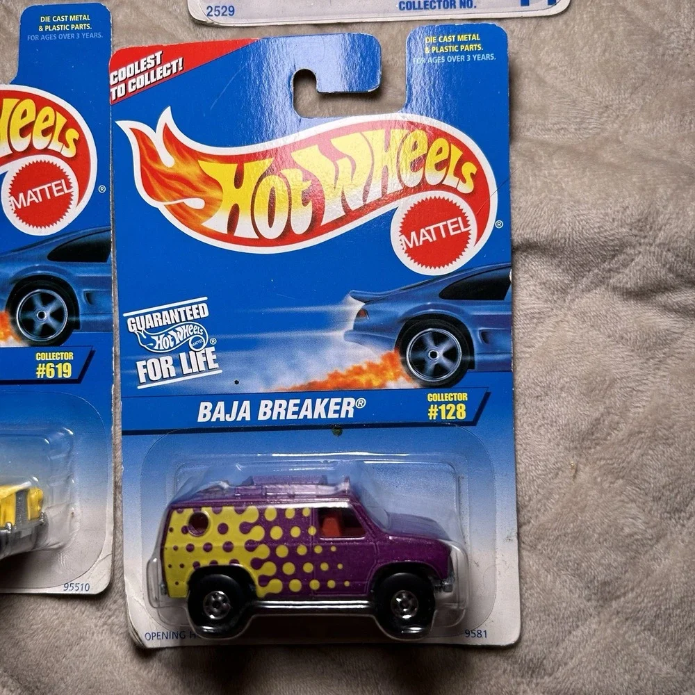Hot Wheels Set Of 4 Cars Diecast 1:64‎ NIB #526 #44 #619 #198